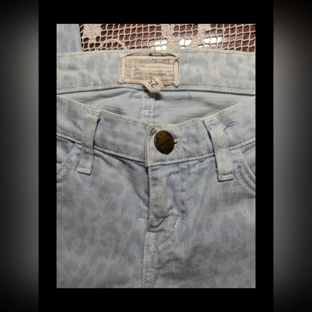 Current Elliot Jeans. Size 25 - Picture 4 of 4